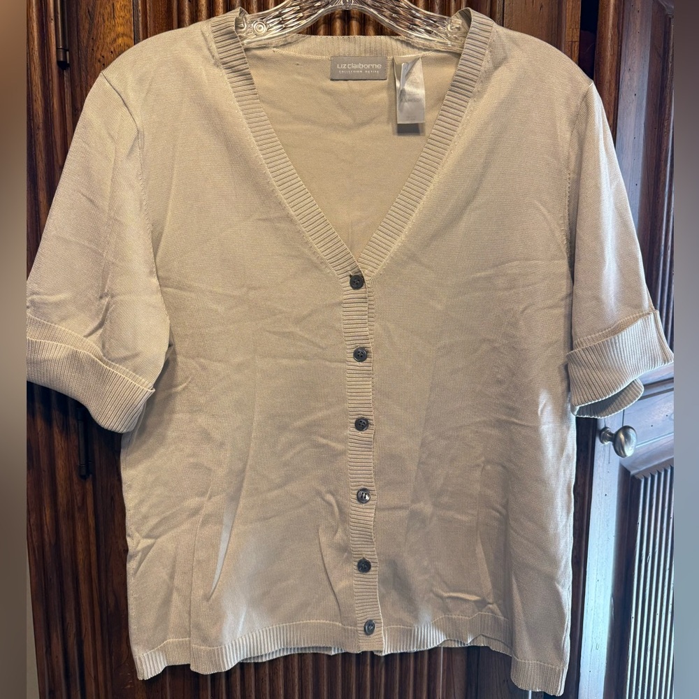 Liz Claiborne Light Beige Knit Top
Size medium 
Cardigan style